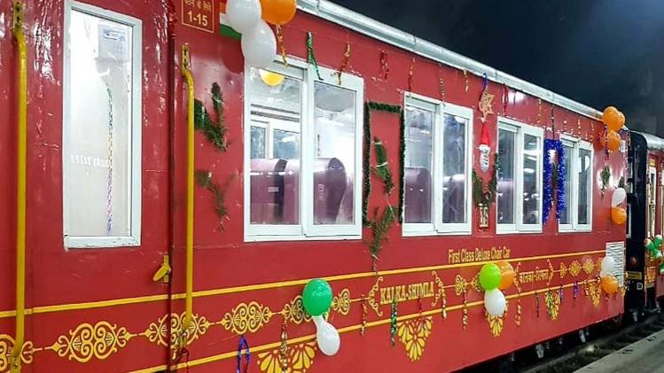 हिम दर्शन एक्सप्रेस (फोटो-एएनआई)