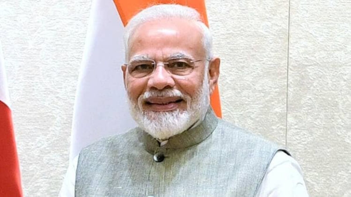 पीएम मोदी पहुंचे कानपुर, नमामि गंगे प्रोजेक्ट की करेंगे समीक्षा - prime minister narendra modi review namami gange project kanpur national council for ganga first meeting - AajTak
