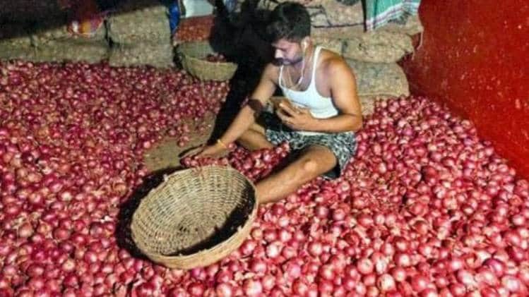 प्याज की कीमत बढ़ा रही जनता की मुश्किल 