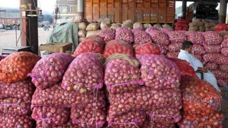 प्याज की कीमत इस साल लगातार बढ़ी है 