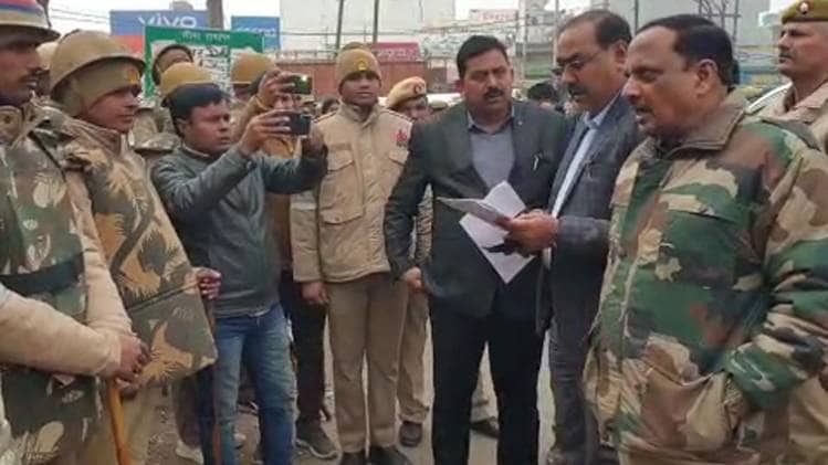 क्षेत्रों का दौरा करते जय शंकर पांडेय और एसएसपी सुधीर कुमार सिंह 