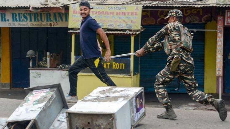 असम में जारी है विरोध प्रदर्शन (फोटो: PTI)