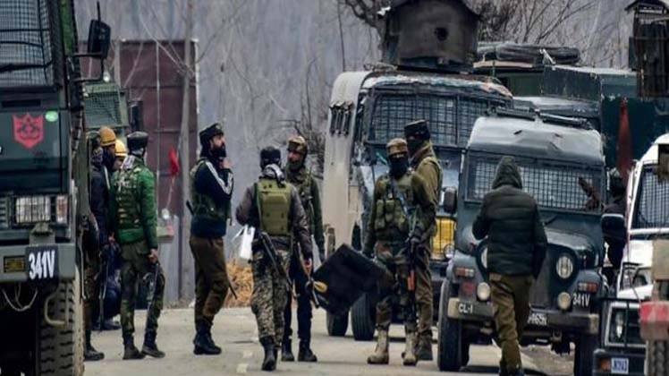 पुलवामा में सेना के एक ऑपरेशन की तस्वीर (फाइल फोटो-पीटीआई)