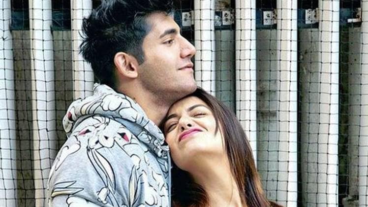 दिव्या अग्रवाल संग वरुण सूद