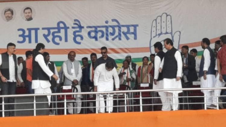 झारखंड में रैली के दौरान कांग्रेस नेता राहुल गांधी