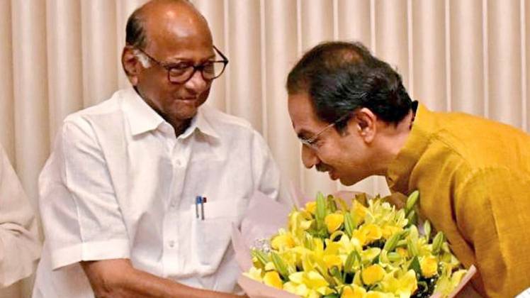 शरद पवार के साथ उद्धव ठाकरे (फोटो- ANI)