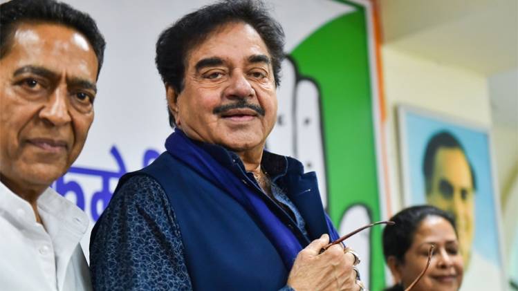 चुनाव प्रचार के लिए रांची पहुंचे शत्रुघ्न सिन्हा बीजेपी सरकार पर साधा निशाना (फाइल फोटो-PTI) 