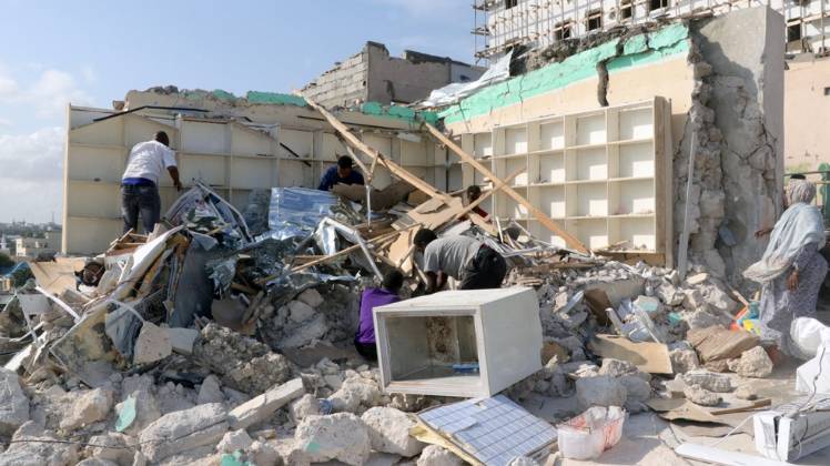 मोगादिशू में बम विस्फोट (तस्वीर- IANS)