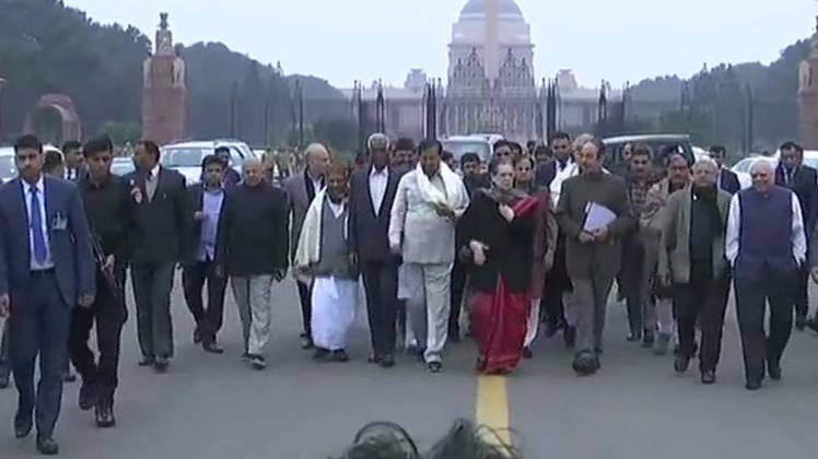 विपक्षी दल के नेताओं ने की राष्ट्रपति से मुलाकात (फोटो- ANI)