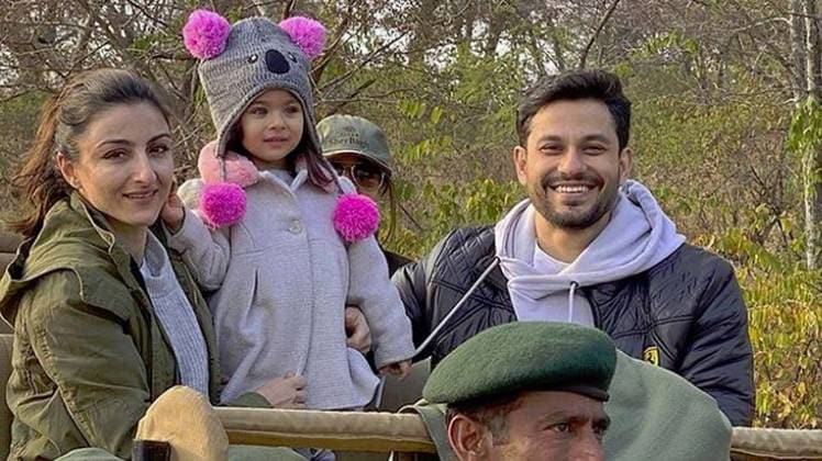 फैमिली संग इनाया