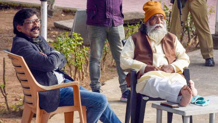 हेमंत सोरेन और शिबू सोरेन (फोटो: PTI)