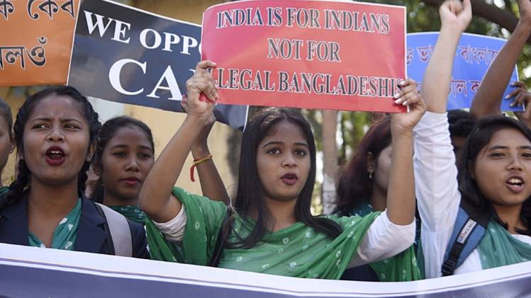 गुवाहाटी में नागरिकता बिल के विरोध में छात्राओं का प्रदर्शन (फोटो-एएनआई)