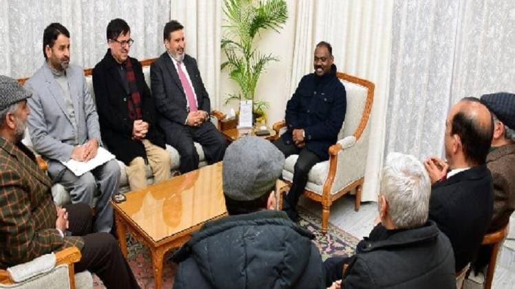 गिरीश चंद्र मुर्मू से मिले कई नेता