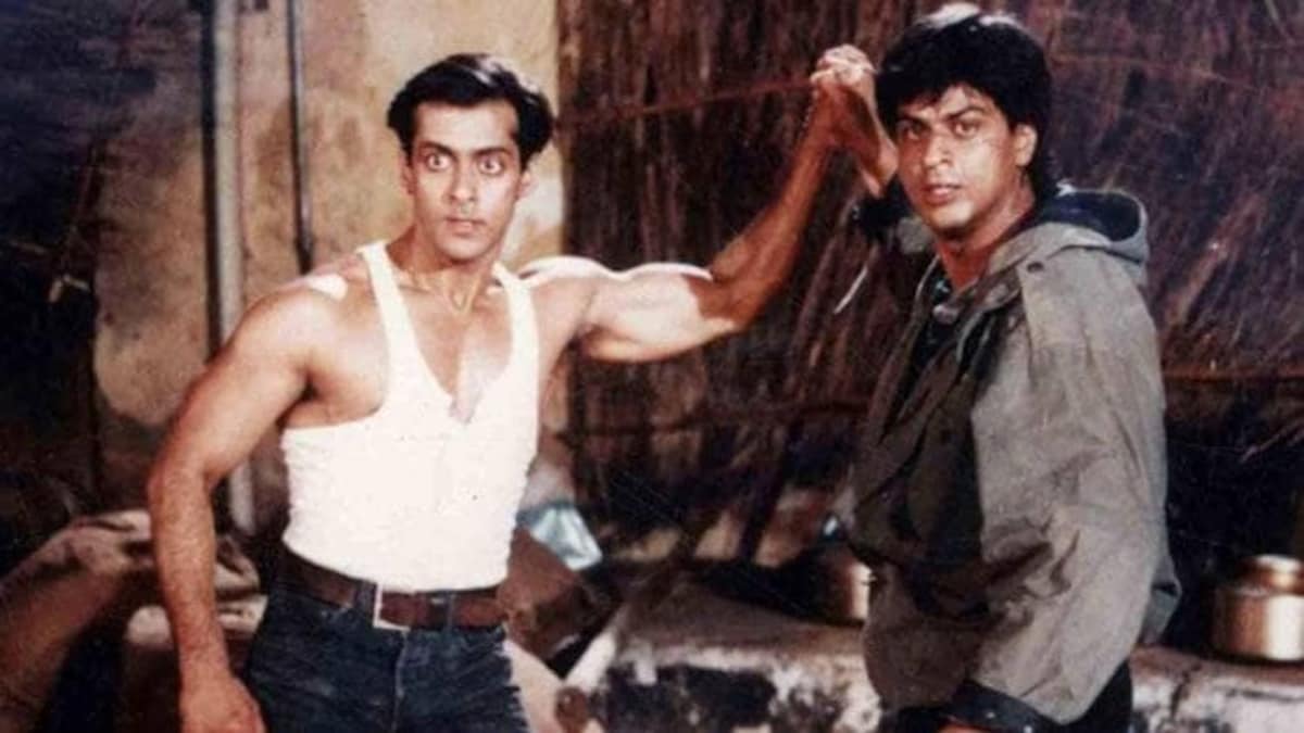 25 years of Karan Arjun: जब पहली बार पर्दे पर आए शाहरुख-सलमान, ऋतिक रोशन  बने थे असिस्टेंट डायरेक्टर - hrithik roshan assitant director in karan arjun  srk salman rakesh roshan tmov - AajTak