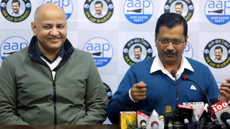 मुख्यमंत्री अरविंद केजरीवाल के साथ डिप्टी सीएम मनीष सिसोदिया (फाइल फोटो-ANI)