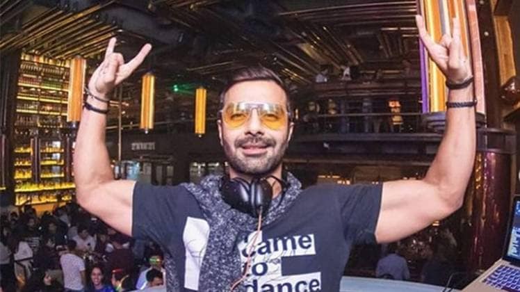 अश्मित पटेल सोर्स इंस्टाग्राम 