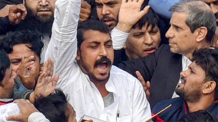 जामा मस्जिद पहुंचे चंद्रशेखर आजाद