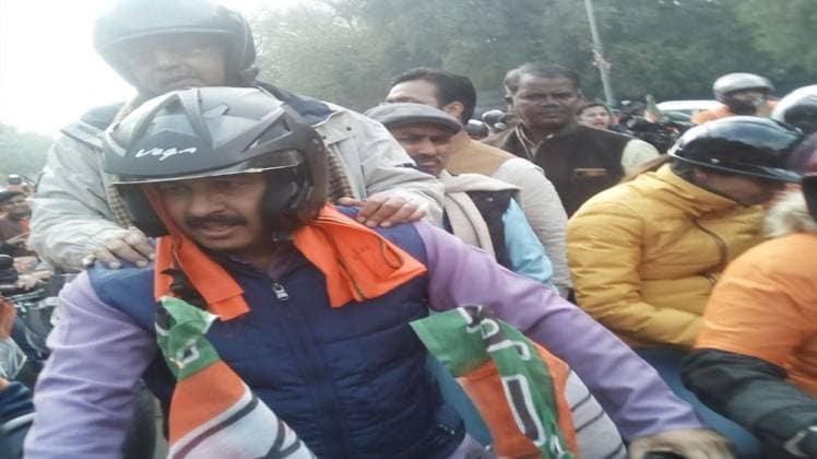 बीजेपी की बाइक रैली (फोटो-रोहित मिश्रा)