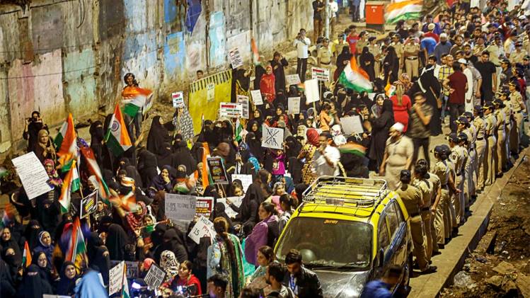 CAA के खिलाफ सड़क पर लोग (फाइल फोटो)