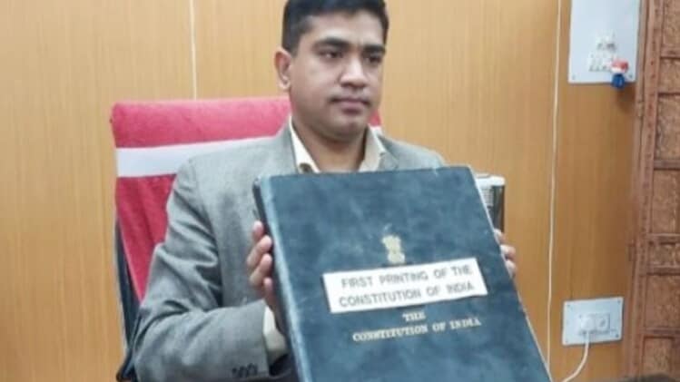 भारत के संविधान का पहला प्रिंट (Photo- Aajtak)