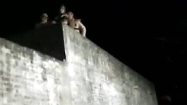 कमांडो दस्ता बच्चों को छुड़ाने में जुटा (ANI) 