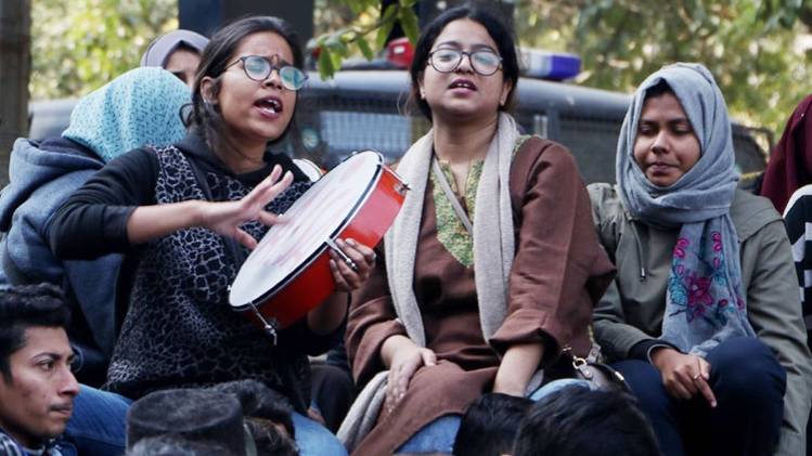 सीएए के खिलाफ प्रदर्शन कर रहे जामिया के छात्र (फोटो-Nishwan Rasool/India Today)