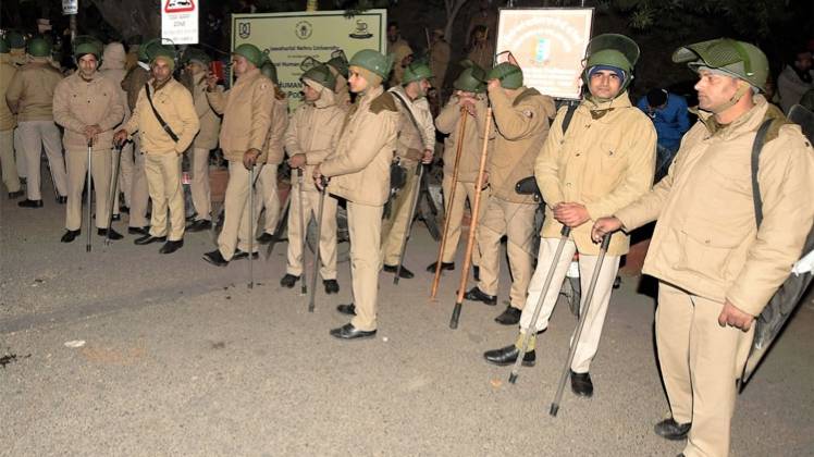 JNU में दिल्ली पुलिस