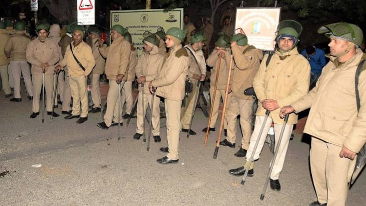 जेएनयू में तैनात दिल्ली पुलिस (PTI)