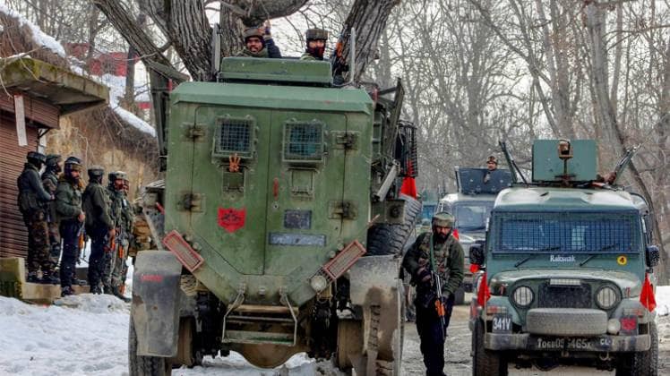 घायल जवान को अस्पताल में भर्ती कराया गया (फाइल फोटो-PTI)