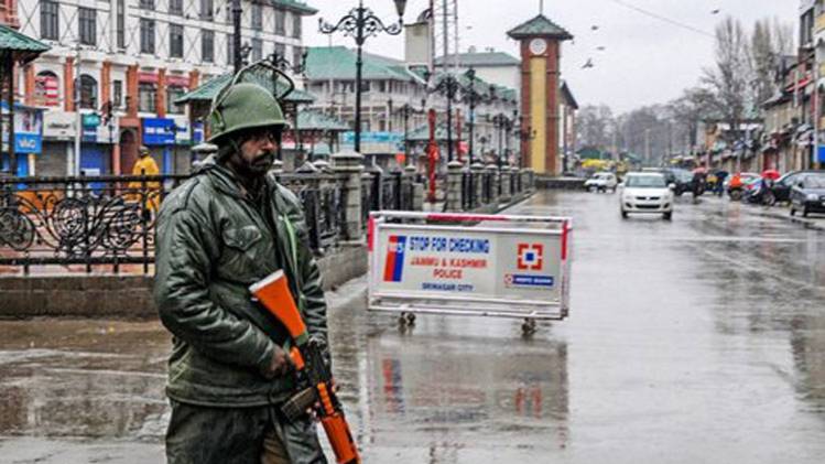 कश्मीर में मोबाइल सेवा बहाल (फाइल फोटो-PTI)