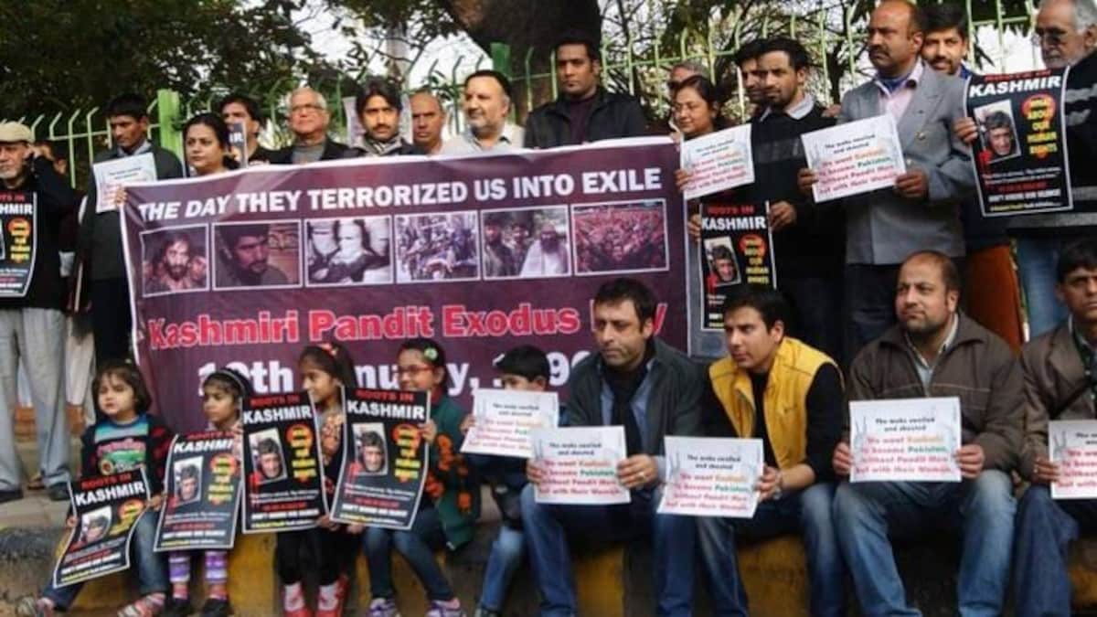 कश्मीरी पंडितों के दर्द के 30 साल, अब तक वापसी का इंतजार - jammu kashmir kashmiri pandit migration 19 january 1990 terror in valley - AajTak