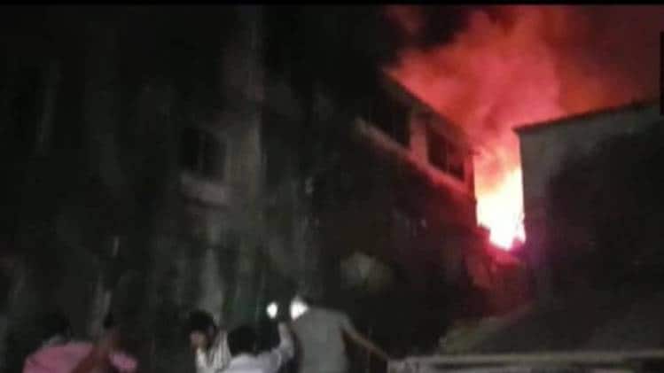 माहताब बिल्डिंग में लगी आग (तस्वीर-ANI)