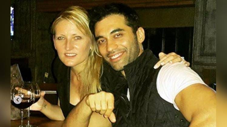 कुशल पंजाबी पत्नी ऑड्रे के साथ 