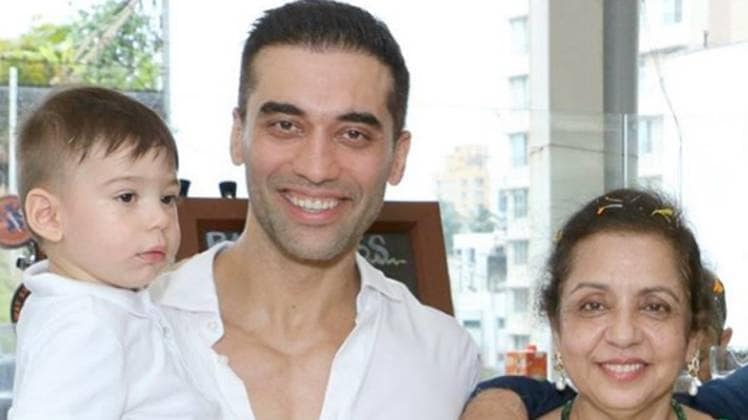 कुशल पंजाबी, बेटे और मां के साथ (फाइल फोटो)