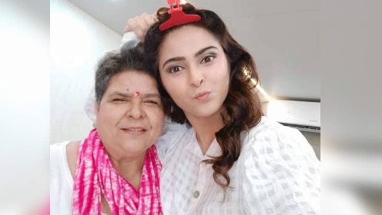 मां संग मधुरिमा तुली