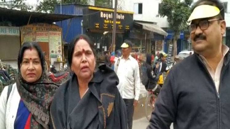 आरजेडी के तीन और कांग्रेस के दो विधायक शामिल हुए