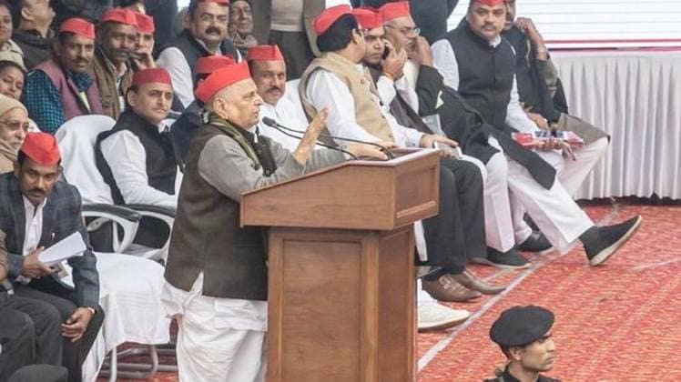 सपा का सदस्यता ग्रहण कार्यक्रम (फोटो: Twitter/samajwadiparty)