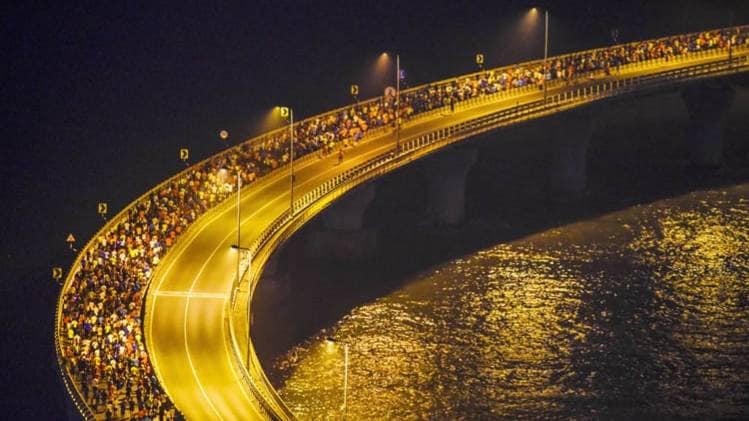 मुंबई में नाइट लाइफ शुरू करने पर चर्चा (फोटो-पीटीआई)