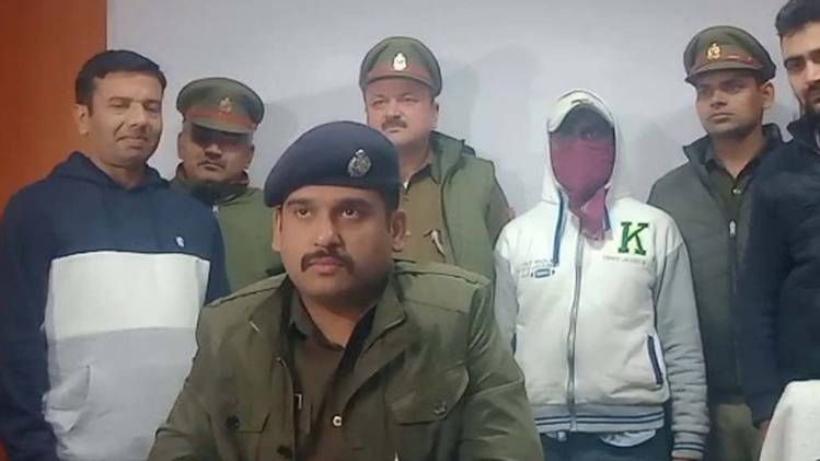 आरोपी ने एक महिला की ईंट से कुचल कर हत्या कर दी थी