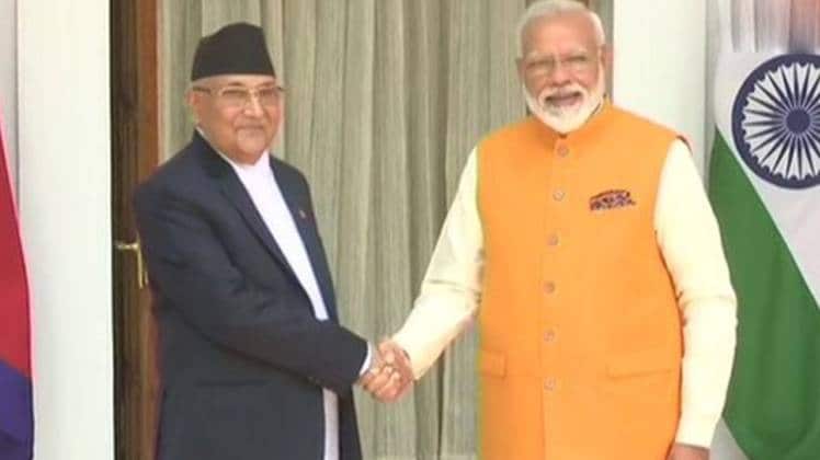 नेपाल के प्रधानमंत्री केपी ओली के साथ PM मोदी (फाइल-ANI)