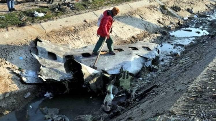 यूक्रेन के दुर्घनाग्रस्त विमान का मलबा (फाइल फोटोः एपी)