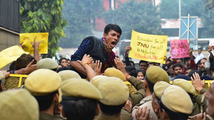 JNU Hostel Fee Hike के खिलाफ कई दिनों से प्रदर्शन कर रहे हैं छात्र (PTI फोटो)