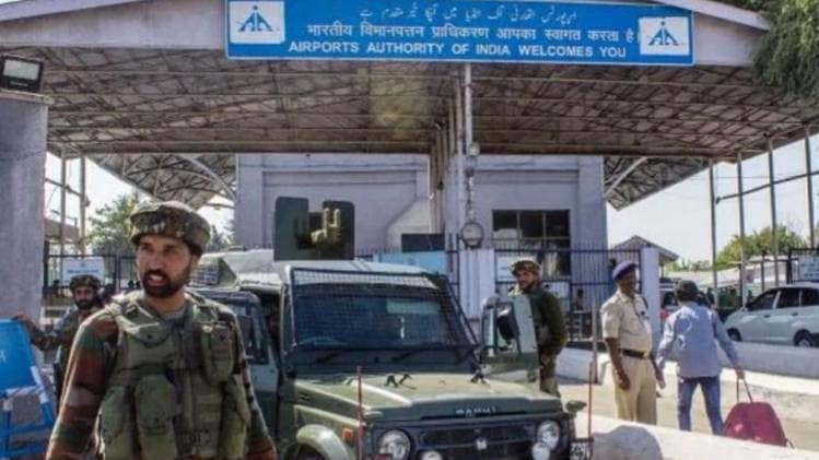 800 CISF सुरक्षाकर्मी करेंगे लेह,जम्मू और श्रीनगर एयरपोर्ट की सुरक्षा (फाइल फोटो-PTI)