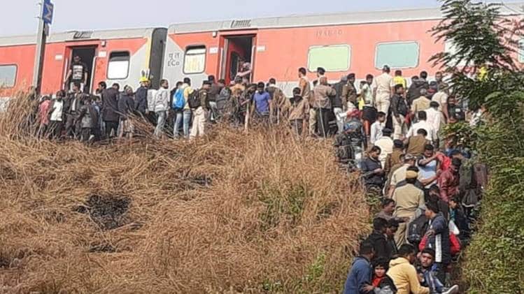  Cuttack Rail Accident: दुर्घटनाग्रस्त मुंबई-भुवनेश्वर लोकमान्य तिलक टर्मिनस एक्सप्रेस (फोटो-सुफियान)