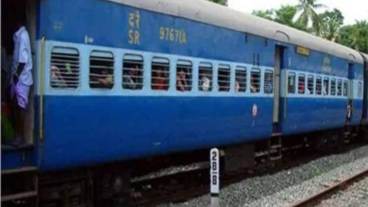 रेलवे ने किया विशेष ट्रेनों का ऐलान (फाइल फोटो)