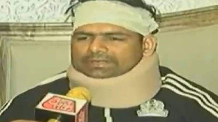 दिल्ली हिंसा में घायल ACP अनुज कुमार (वीडियो ग्रैब)