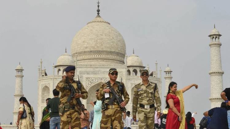 26 हजार स्टूडेंट सड़क किनारे झंडा लेकर करेंगे डोनाल्ड ट्रंप का स्वागत (फाइल फोटो-PTI)