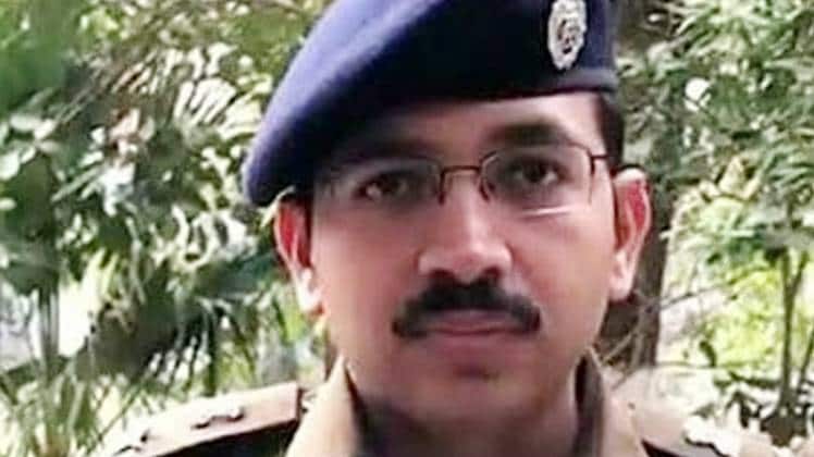 डीसीपी अमित शर्मा दिल्ली हिंसा में हो गए थे घायल (फोटो-ANI)