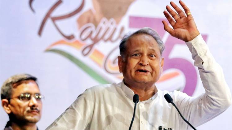 मुख्यमंत्री गहलोत ने दिल्ली के चुनाव परिणाम को लेकर भी भाजपा पर हमला बोला (फोटोः PTI)