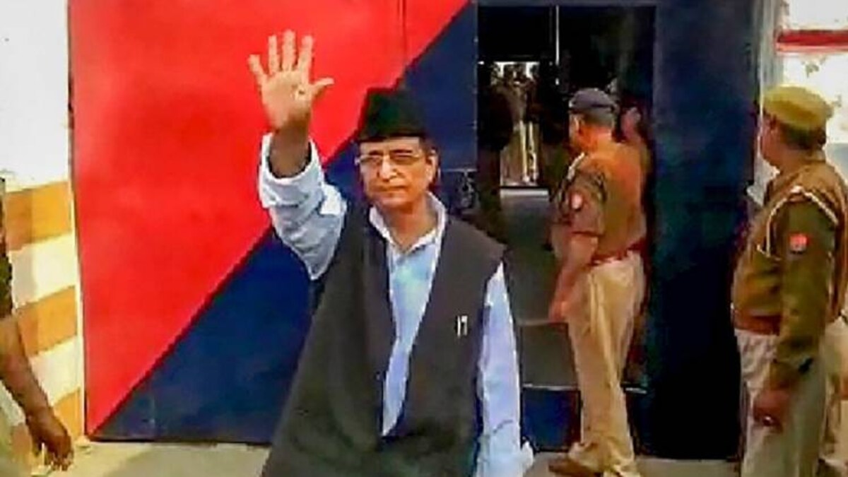 पत्नी और बेटे के साथ जेल की सलाखों के पीछे सपा सांसद आजम खान, मिला बैरक नंबर एक - rampur samajwadi party mp azam khan tanzeen fatima abdullah azam khan jail barrack